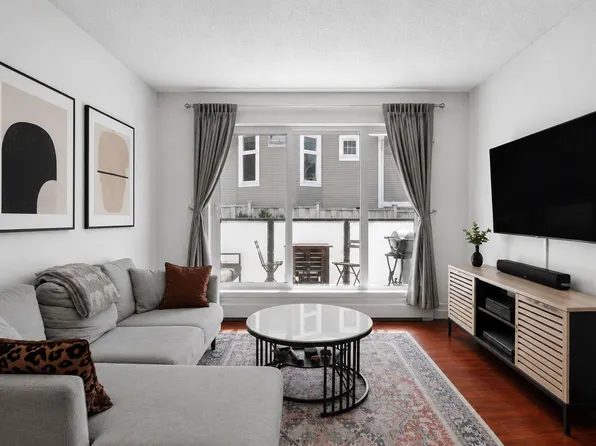 2328 Oxford St #202, Vancouver, BC V5L 1G3