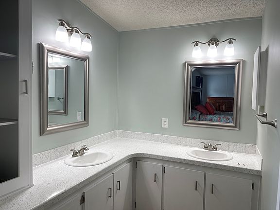 5th image of 9521 Robellini Ct #253