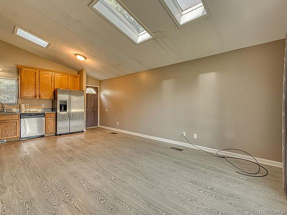 5th image of 30933 Grandview Ave