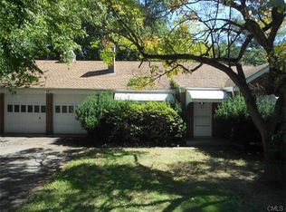 40 Blueberry Rd, Bridgeport, CT 06610