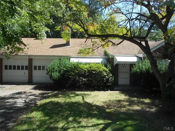 40 Blueberry Rd, Bridgeport, CT 06610