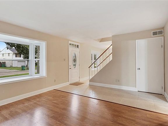 4th image of 300 Amapola Cir