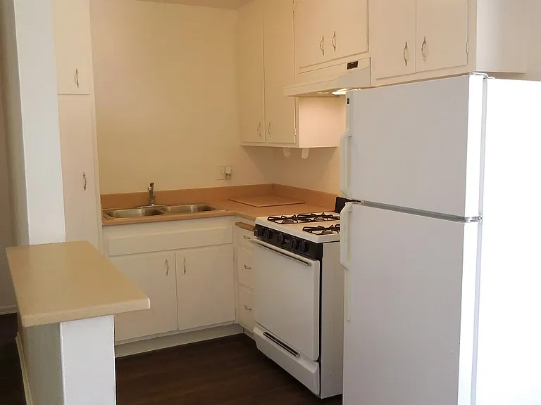807 Embarcadero Del Norte #2 — Photo 5