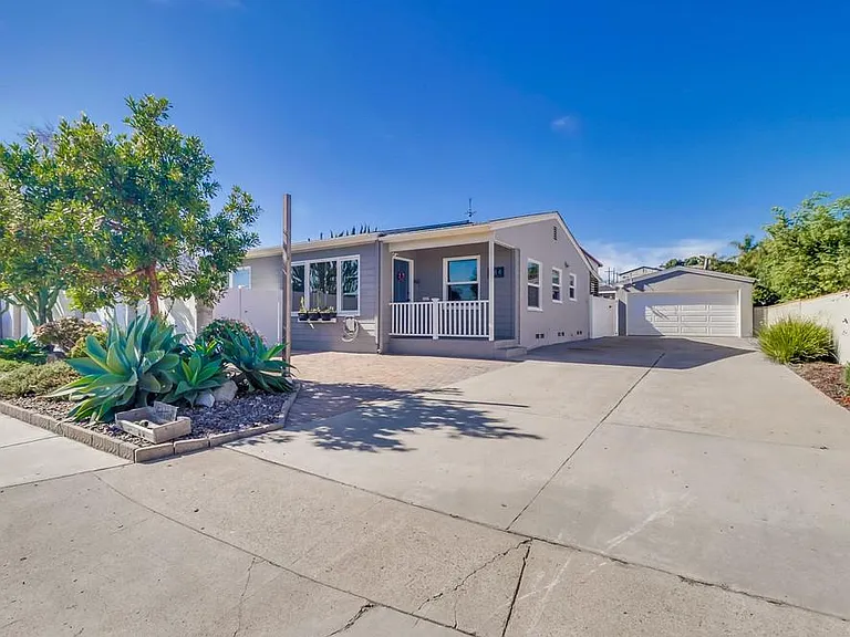 984 Catalina Blvd — Photo 1