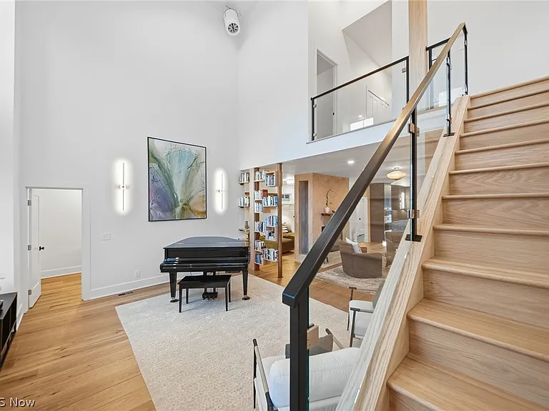 1440 W 57th St — Photo 24