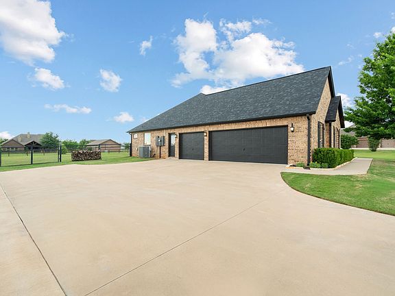 4th image of 112 Eagle Moor Ln
