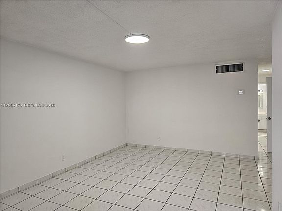 3rd image of 1719 Wiley St APT 2