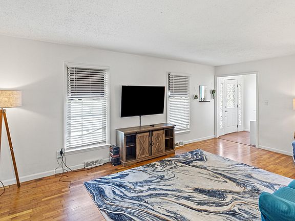 4th image of 108 Deepwood Dr