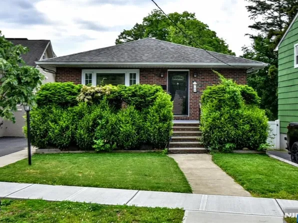 88 Woodland Ave, Rutherford, NJ 07070