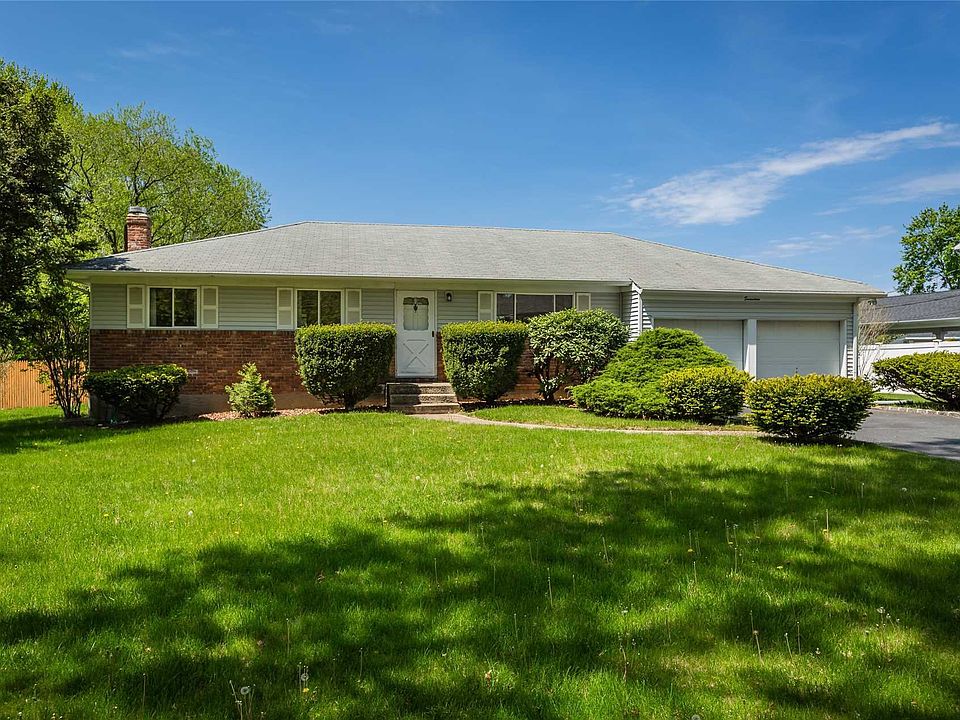 1st image of 17 Eastover Dr