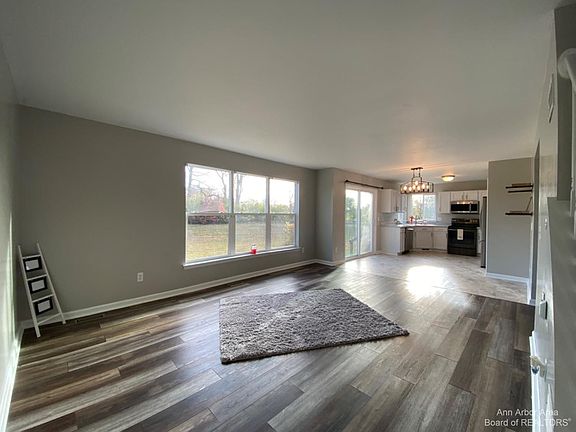 5th image of 7369 Meadow Ln