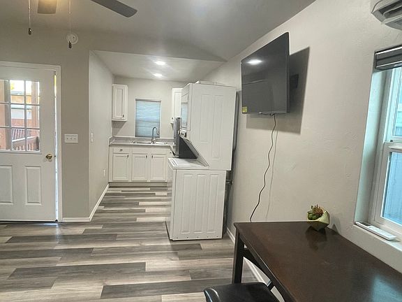 3rd image of 3325 E Fairmount St #1B