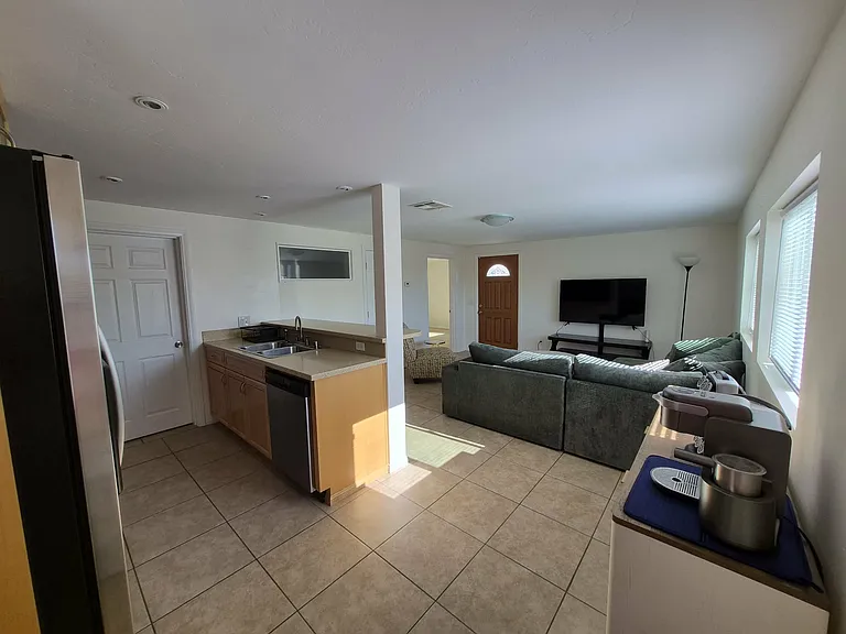 1628 Helix St — Photo 34