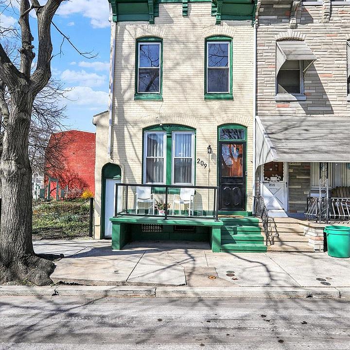 1st image of 209 Franklin St