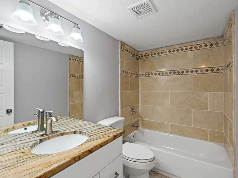 828 Victoria Dr #B6 — Photo 6