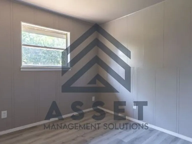 3721 Parkwoods Ln — Photo 16