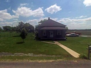 916 S Main St, New Douglas, IL 62074