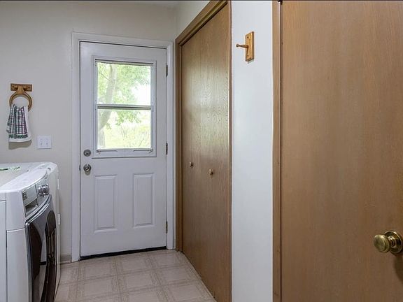 5th image of 2212 E 32nd Ave