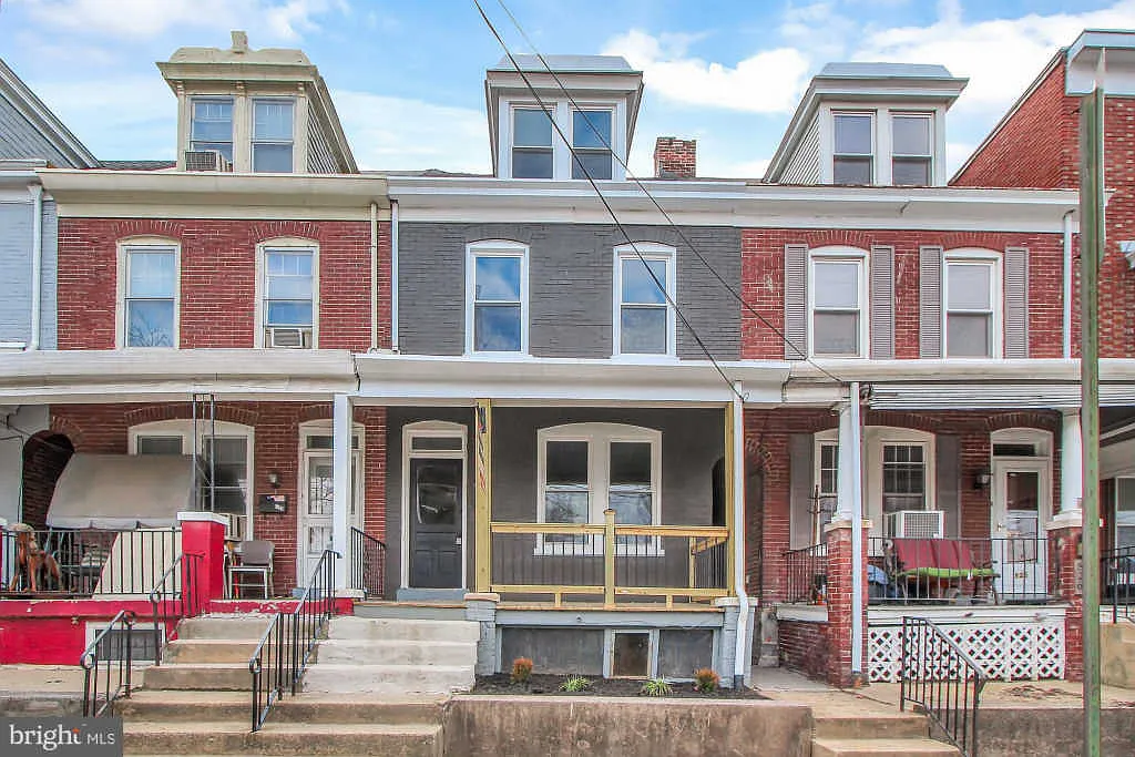 824 N Plum St photo 1