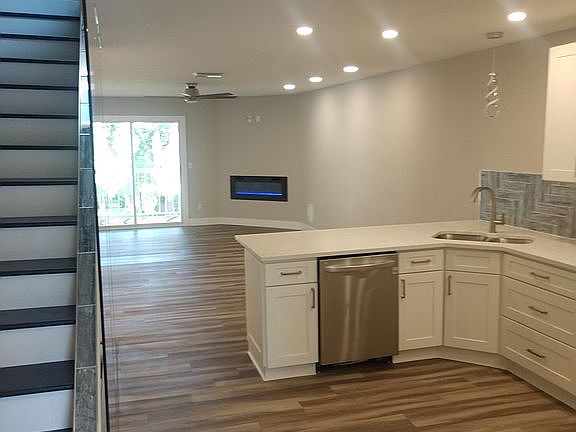 3rd image of 320 Madeira Cir