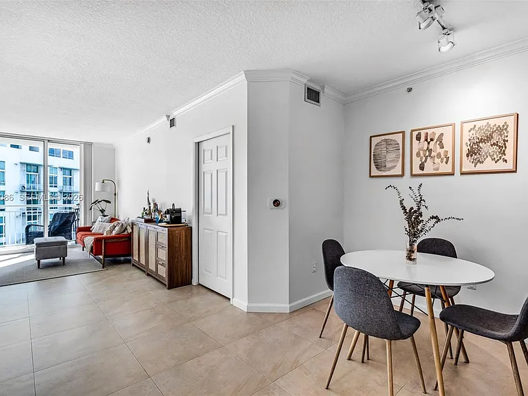 2000 N Bayshore Dr #909 — Photo 4