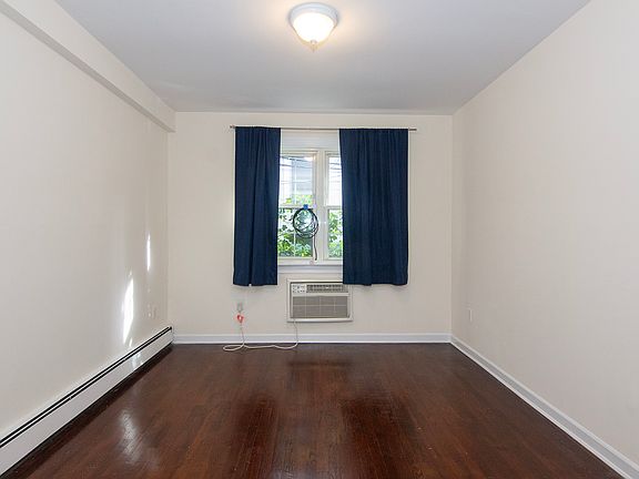 4th image of 4118 28th Ave #1