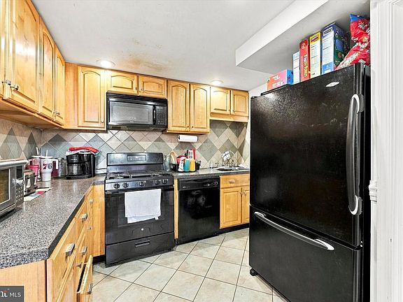 5th image of 1539 Yates Ave