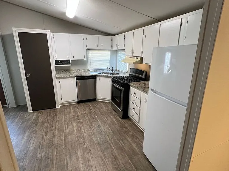 3700 Ash Dr — Photo 7