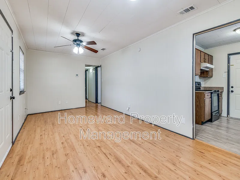 3 bed, 1.0 bath, 1012 sqft, $1,650 — Photo 3