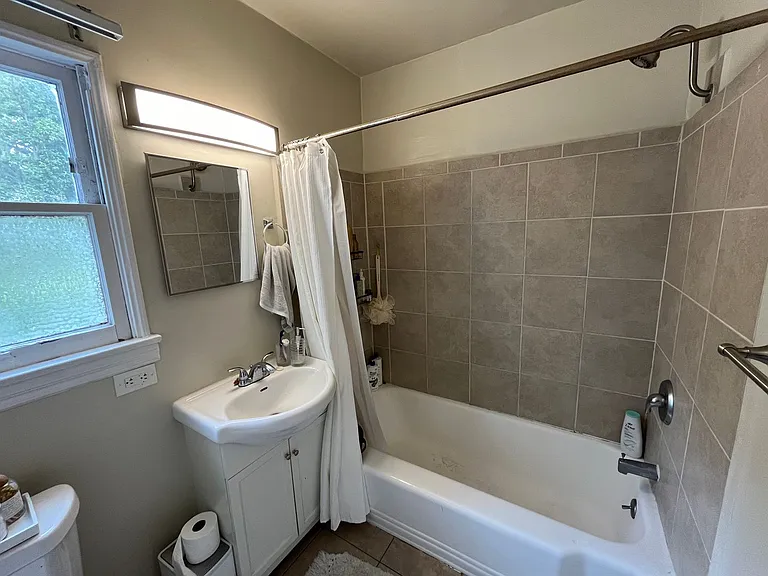 621 Midvale Avenue — Photo 40
