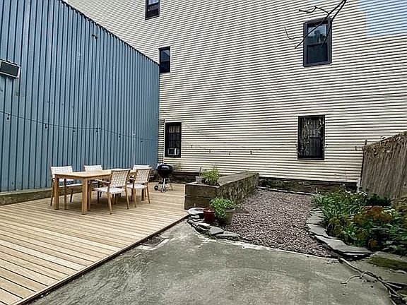 5th image of 264 Irving Ave #1F