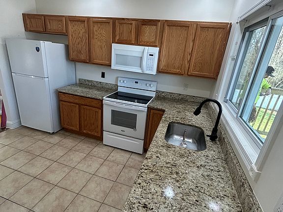 4th image of 1202-1206 W Elm St #1W