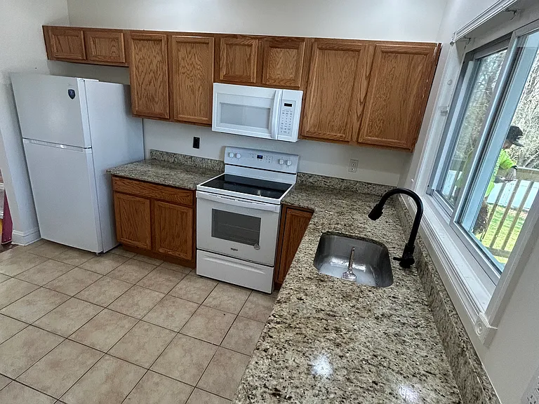 1202-1206 W Elm St #1W — Photo 4