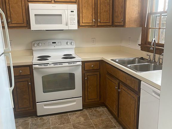 4th image of 308 Katharine Ct W APT A