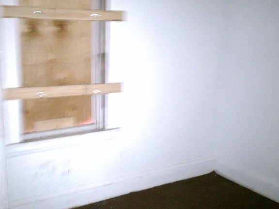 3rd image of 9801 Lamontier Ave