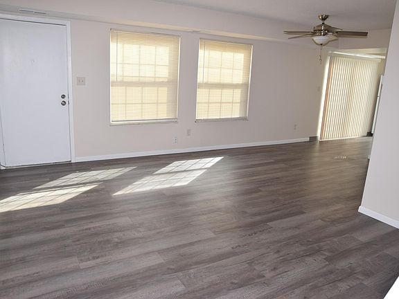 2nd image of 13912 Oakbrook Dr