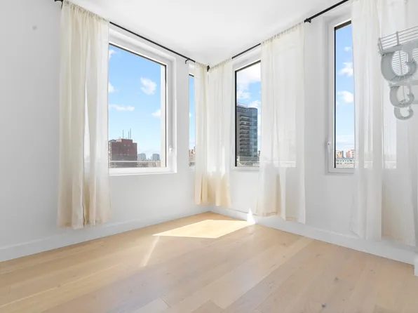 136-18 Maple Avenue image 1 of 39