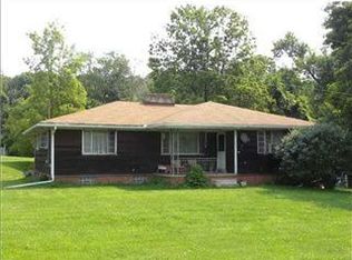 885 Carlton Dr, Bentleyville, PA 15314