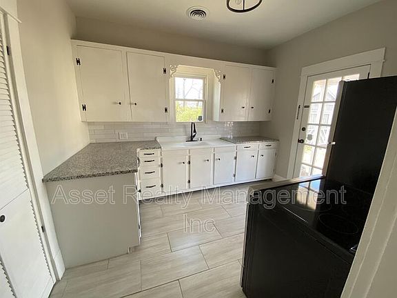 4th image of 2817 Fairview St