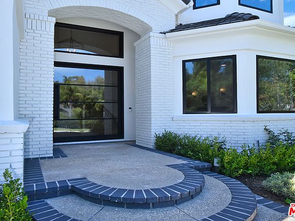 4th image of 5756 Newcastle Ln