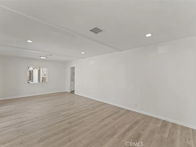 14722 Strathern St — Photo 9