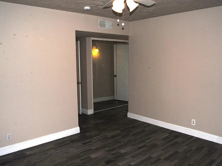 8817 Butternut Ave — Photo 11