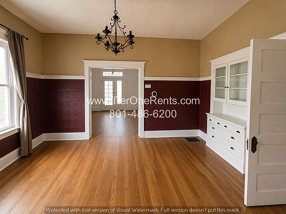 2nd image of 1012 E Blaine Ave