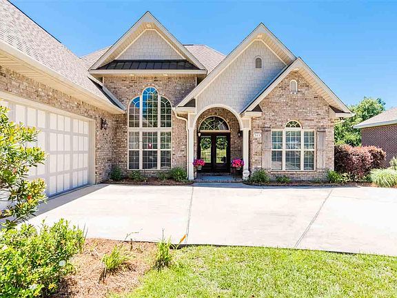 3rd image of 923 Caterpillar Ln