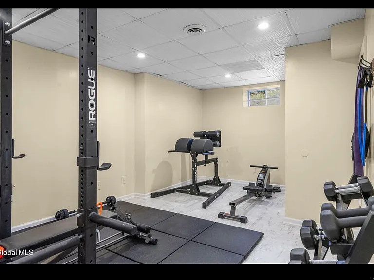 8 Fox Glove Ct — Photo 32