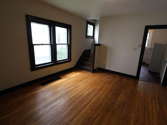 5th image of 2969 Indianola Ave