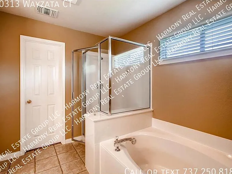 20313 Wayzata Ct — Photo 16