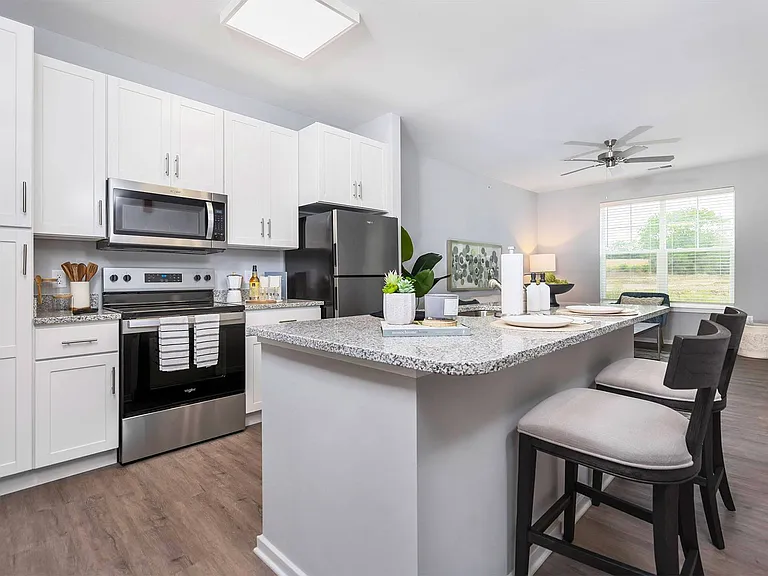 The Retreat Apartments — Photo 9
