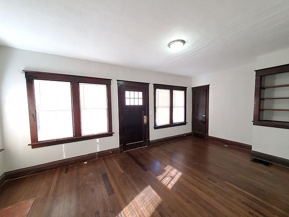 4th image of 345 Spruce Ave