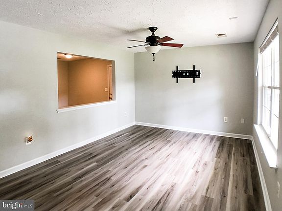 4th image of 39932 Sassafras Ln